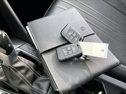 Used 2022 Volkswagen Tiguan SE image 14