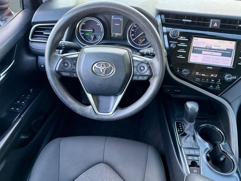 Used 2020 Toyota Camry LE image 27