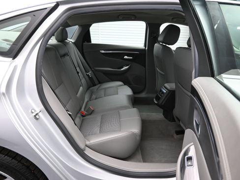 Used 2018 Chevrolet Impala LT FWD image 12