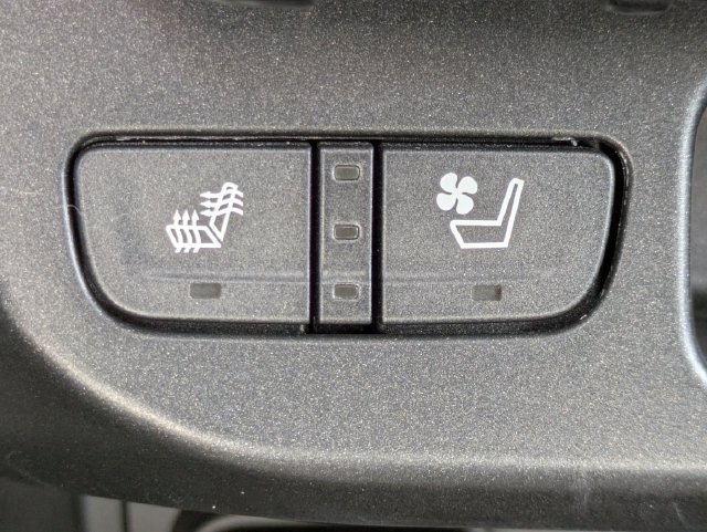 Used 2022 GMC Canyon Denali RWD image 23