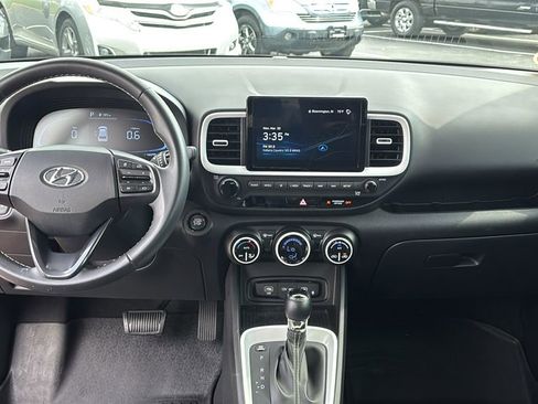 Used 2023 Hyundai Venue Limited FWD image 12