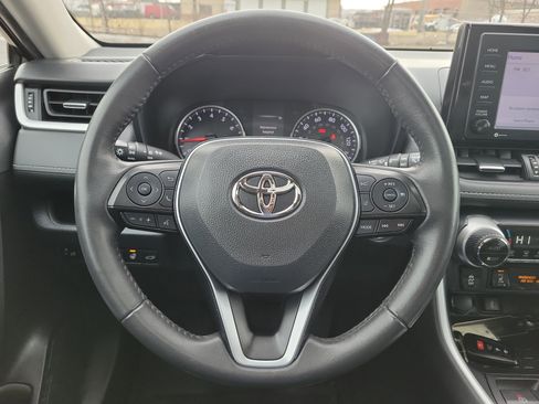 Used 2020 Toyota RAV4 XLE Premium image 23