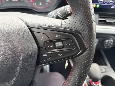 Used 2025 Chevrolet Trax RS w/ Sunroof Package image 5