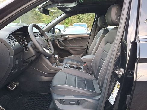 Used 2022 Volkswagen Tiguan SEL R-Line AWD/4WD image 9