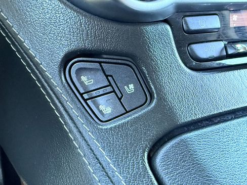 Used 2018 Chevrolet Tahoe Premier AWD/4WD image 18