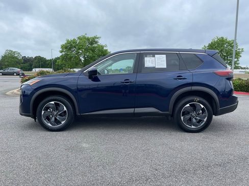 Used 2025 Nissan Rogue SV image 4