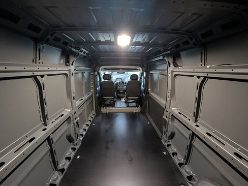 New 2026 RAM ProMaster 2500 w/ Quick Order Package 22G SLT image 35