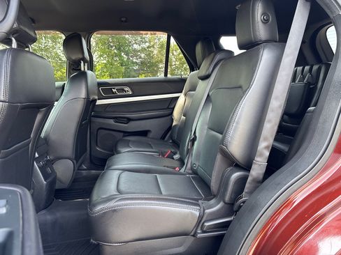 Used 2016 Ford Explorer XLT w/ Equipment Group 202A AWD/4WD image 13