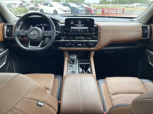 Certified 2024 Nissan Pathfinder Platinum w/ Lighting Package (N92) image 16