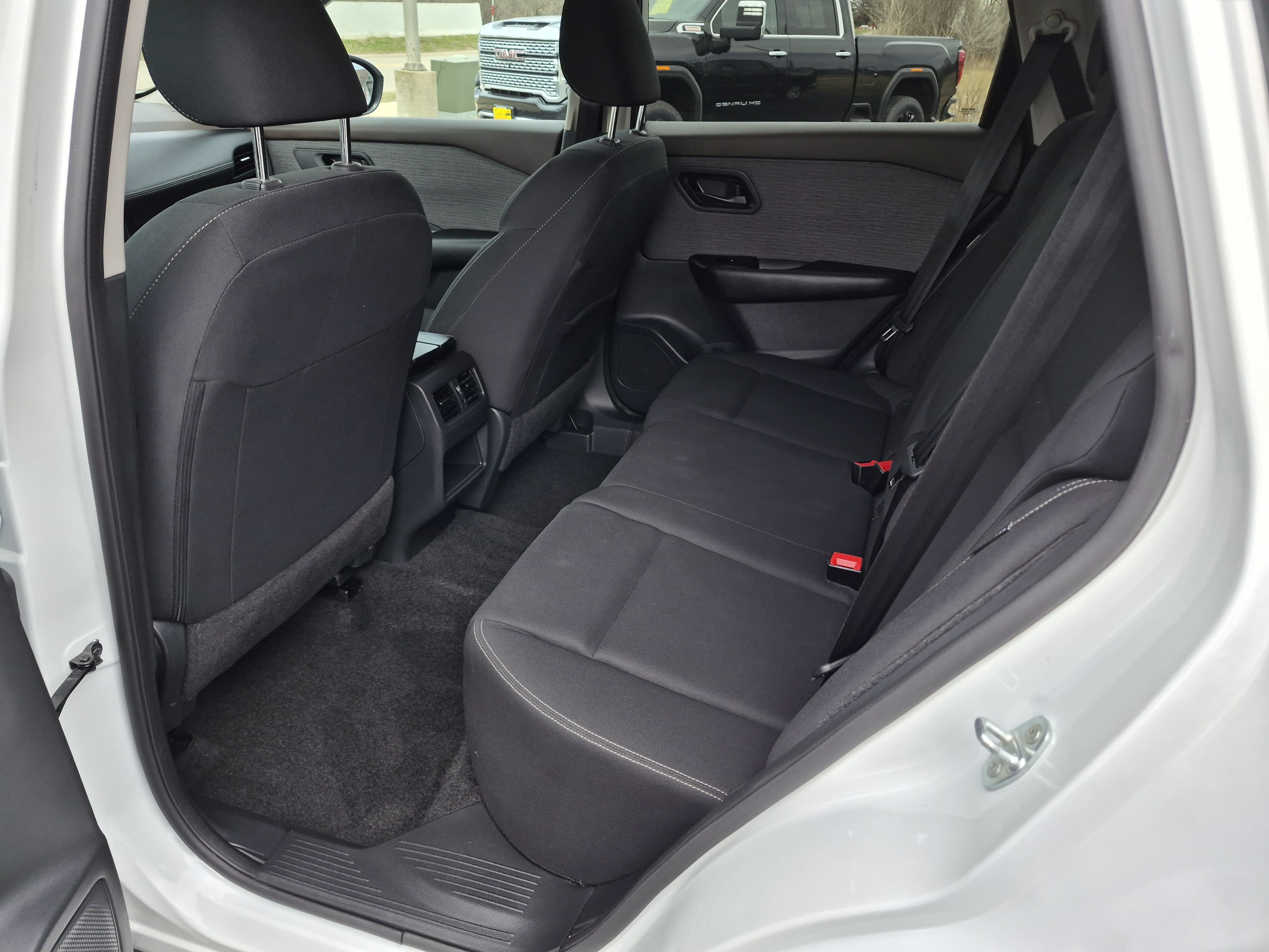 Used 2023 Nissan Rogue S AWD/4WD image 11