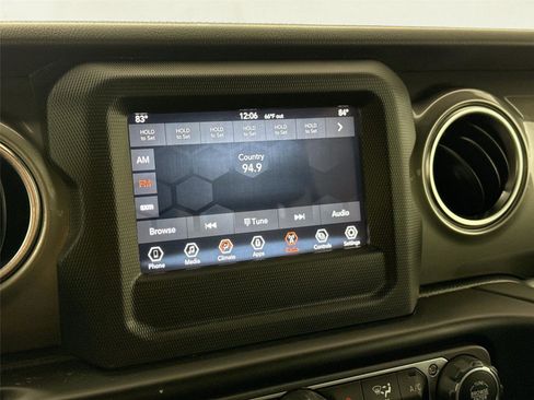 Used 2021 Jeep Wrangler Unlimited Sahara AWD/4WD image 20