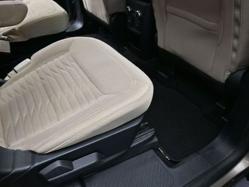 Used 2021 Ford Explorer XLT image 33