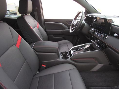 Used 2024 Chevrolet Colorado Z71 w/ Z71 Convenience Package 2 image 8