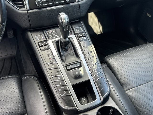 Used 2017 Porsche Macan GTS AWD/4WD image 18