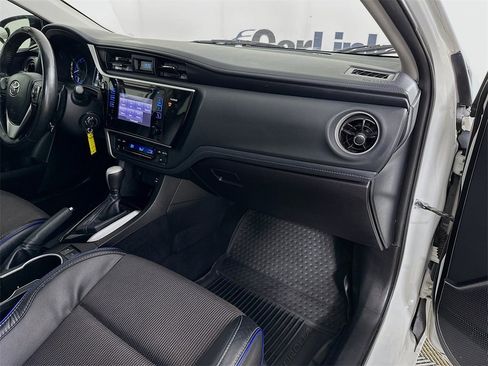 Used 2017 Toyota Corolla SE image 32