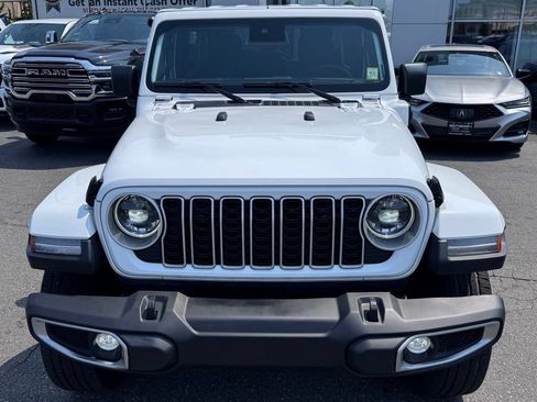 Certified 2025 Jeep Wrangler Unlimited Sahara AWD/4WD image 2