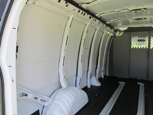 Used 2022 GMC Savana 3500 G3500 w/ Driver Convenience Package image 26