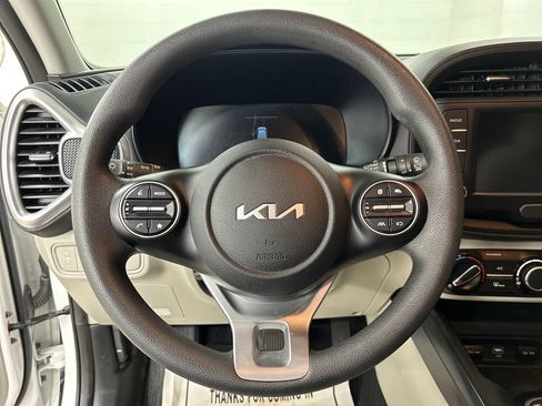 Used 2025 Kia Soul LX w/ LX Technology Package FWD image 18