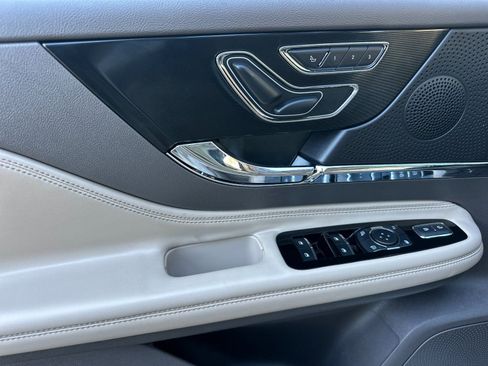 Used 2023 Lincoln Corsair Standard w/ Equipment Group 101A image 12