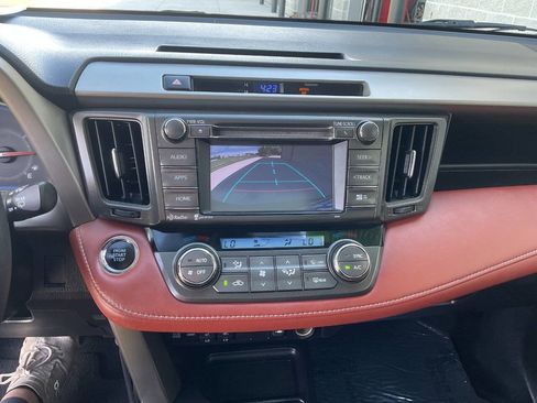 Used 2014 Toyota RAV4 Limited AWD/4WD image 24
