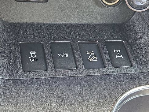 Used 2014 Toyota Highlander LE AWD/4WD image 24