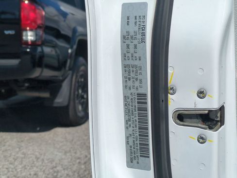 Used 2019 Jeep Cherokee Limited image 32