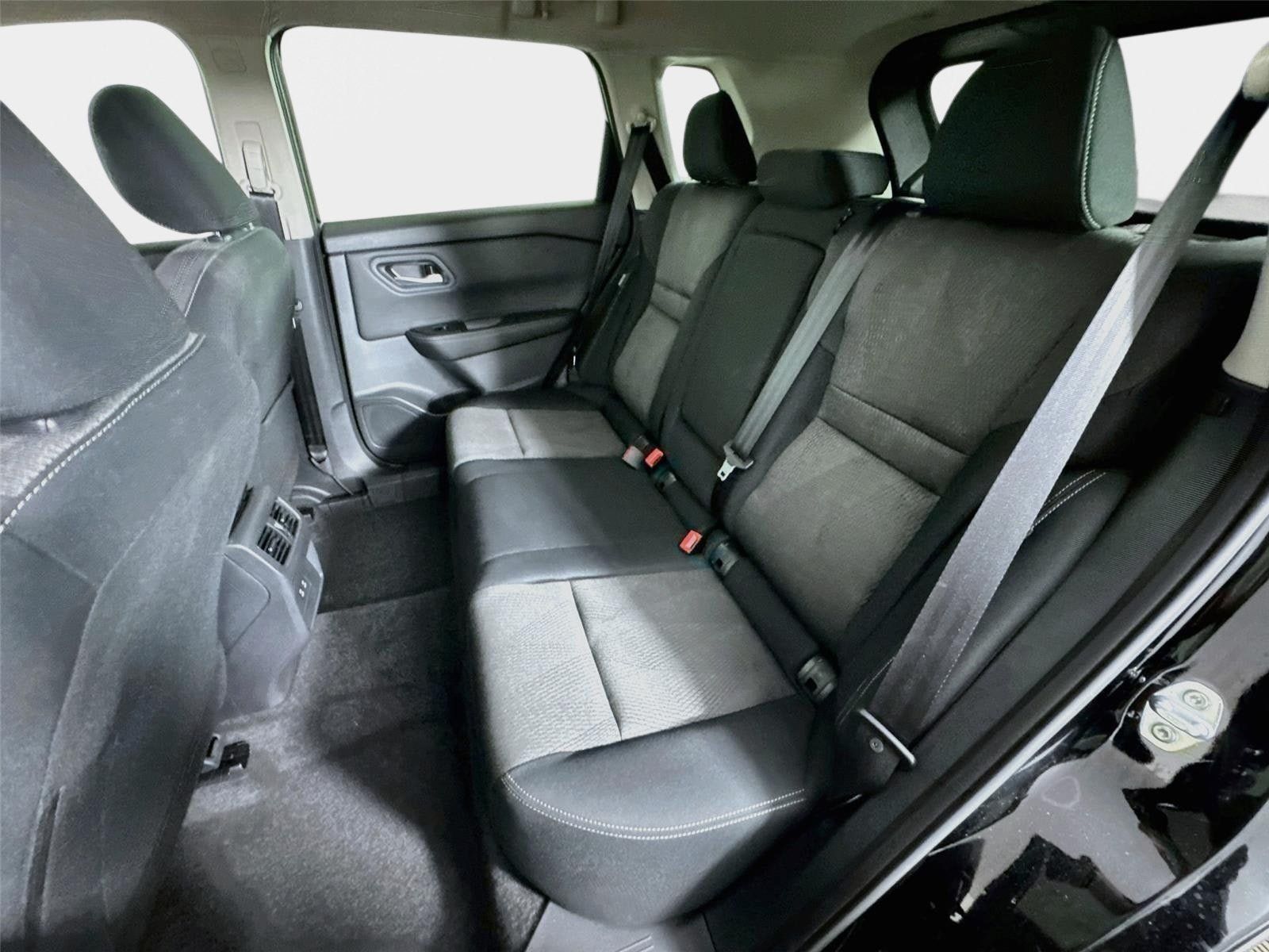 Certified 2026 Nissan Rogue SV FWD image 20
