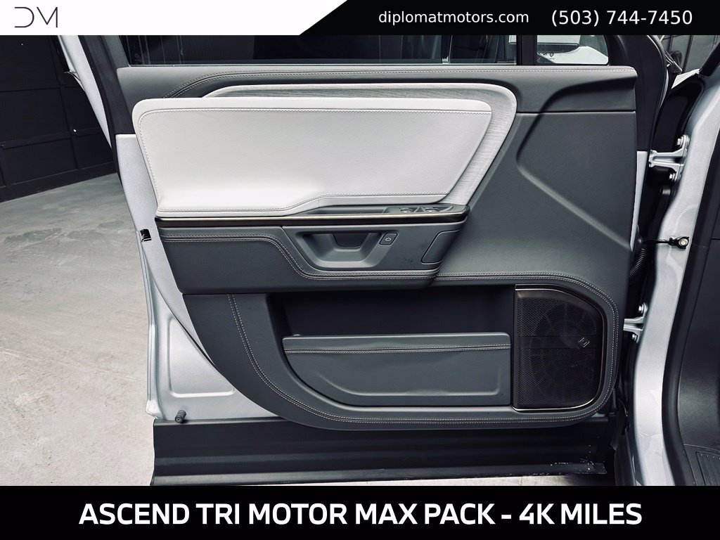 Used 2025 Rivian R1S Premium Dual AWD/4WD image 26