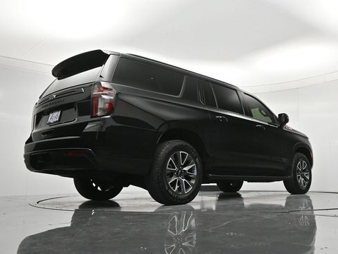 Used 2023 Chevrolet Suburban Z71 w/ Luxury Package AWD/4WD image 43
