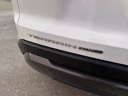 Used 2025 GMC Terrain Elevation image 5