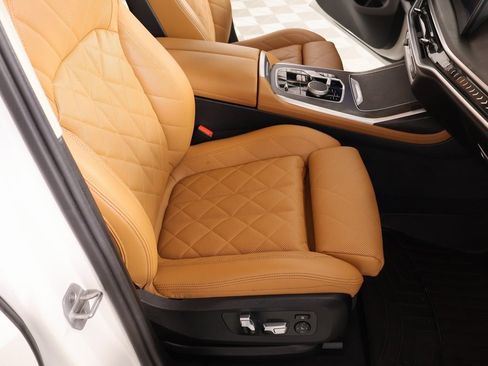 Used 2024 BMW X7 xDrive40i image 15