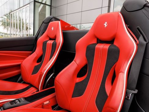 Used 2022 Ferrari F8 Tributo RWD image 10