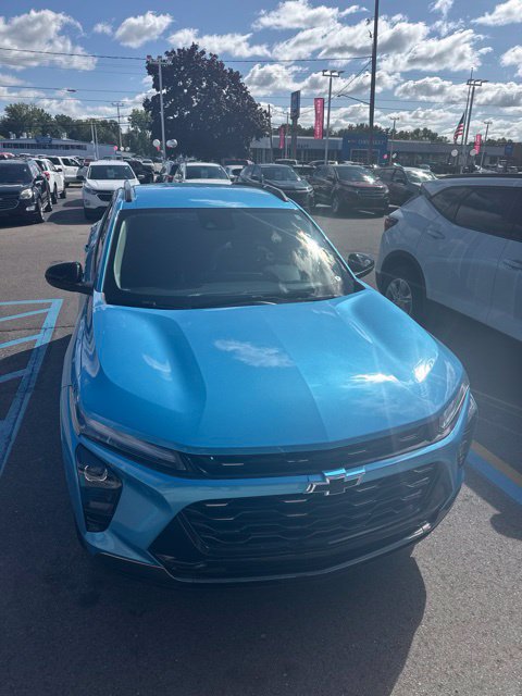 Used 2025 Chevrolet Trax ACTIV w/ Driver Confidence Package FWD image 2