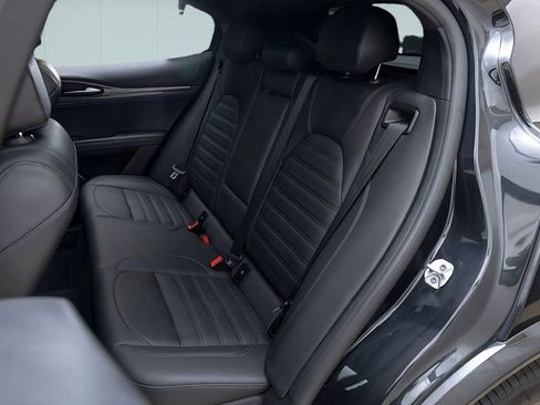 Used 2023 Alfa Romeo Stelvio Quadrifoglio image 31
