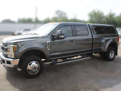 Used 2019 Ford F350 Lariat w/ Lariat Value Package AWD/4WD image 16