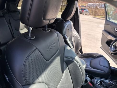 Used 2019 Jeep Cherokee Limited image 37