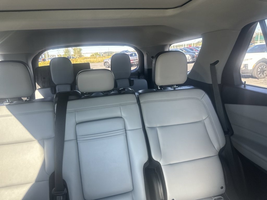 Used 2021 Ford Explorer XLT w/ Equipment Group 202A AWD/4WD image 14