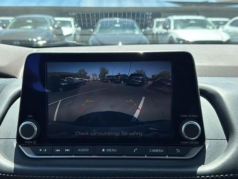 Used 2023 Nissan Rogue SV FWD image 17