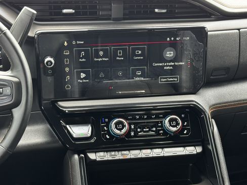 Used 2025 GMC Sierra 2500 AT4 image 17