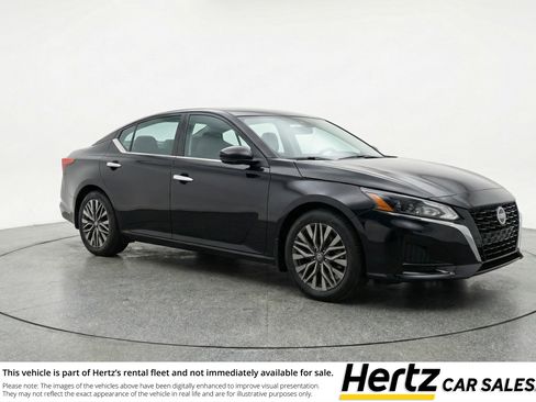 Used 2025 Nissan Altima 2.5 SV FWD image 1