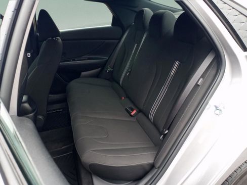 Certified 2025 Hyundai Elantra Sport image 19