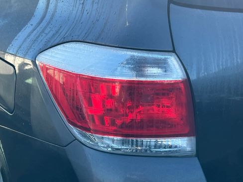 Used 2012 Toyota Highlander SE w/ Tow Pkg image 15