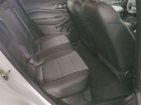 Certified 2025 Chevrolet Trax LT w/ Driver Confidence Package image 24