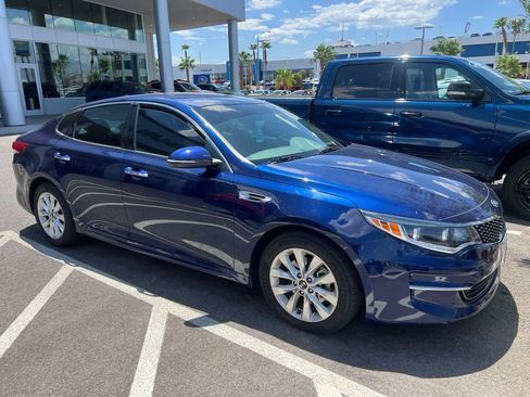 Used 2017 Kia Optima EX FWD image 2