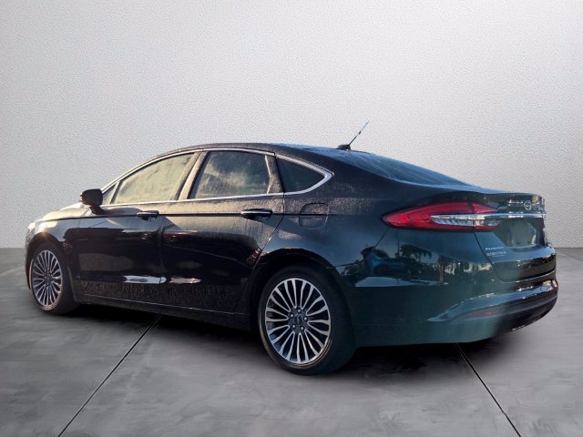 Used 2018 Ford Fusion SE w/ Fusion SE Technology Package FWD image 3