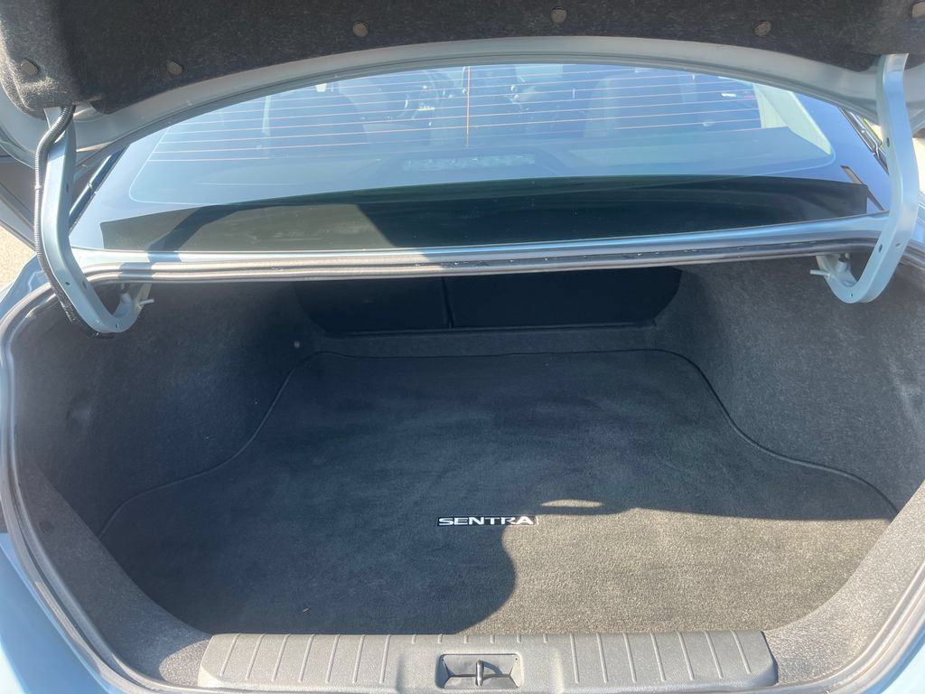 Used 2025 Nissan Sentra SR FWD image 23