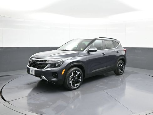 Certified 2024 Kia Seltos EX AWD/4WD image 1
