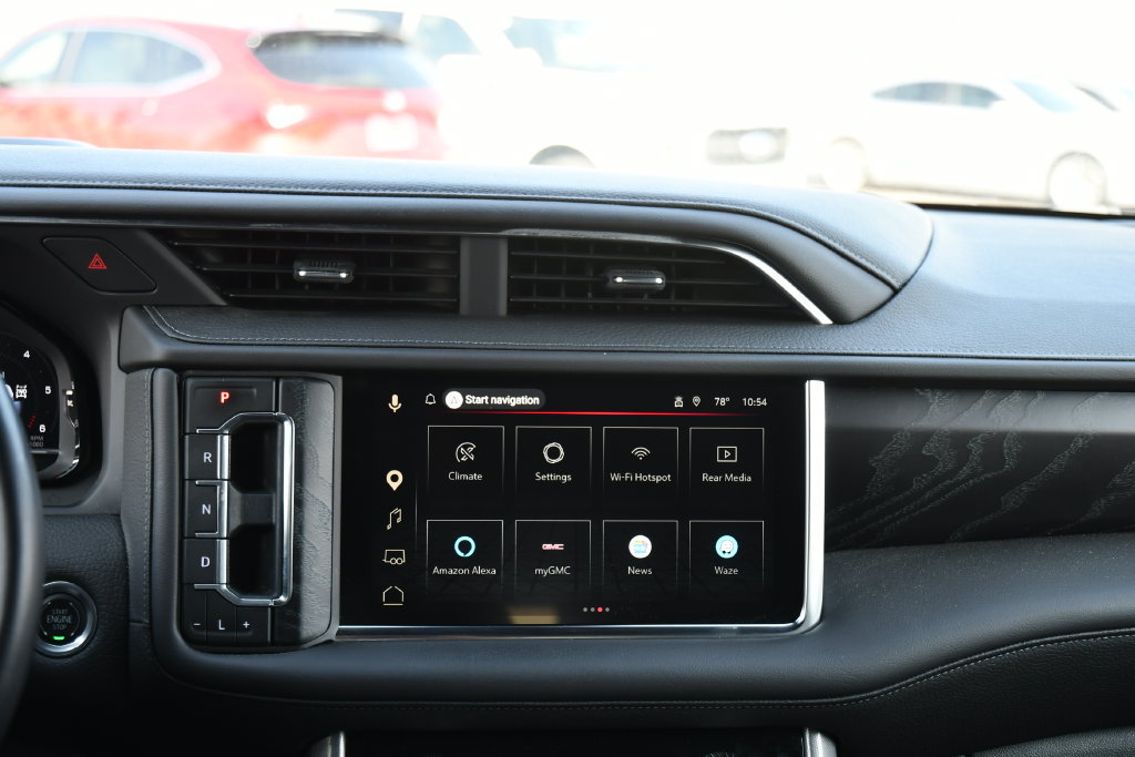 Used 2024 GMC Yukon XL Denali AWD/4WD image 37
