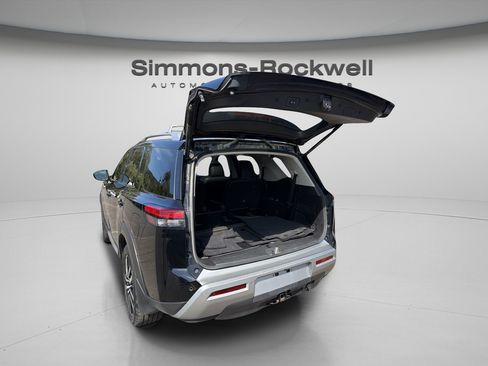 Used 2023 Nissan Pathfinder Platinum AWD/4WD image 9