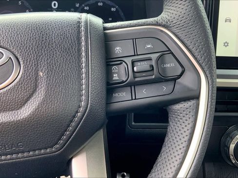 Used 2025 Toyota Tacoma TRD Sport image 25